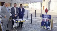  ??  ?? Comizio Furgiuele (a destra) a sostegno del candidato Scullino