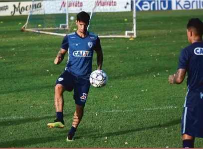  ?? Gustavo Oliveira/Londrina Esporte Clube ?? “Com duas, três vitórias, vamos brigar lá em cima”, afirma o volante e capitão João Paulo