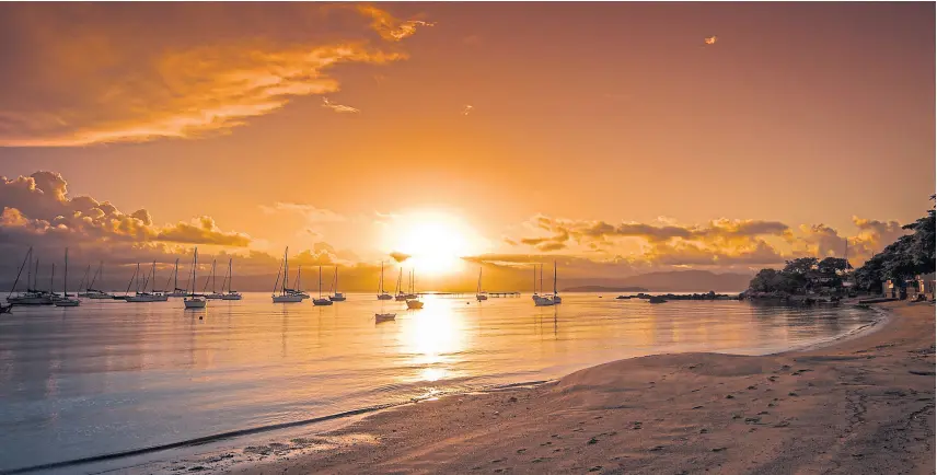  ?? Shuttersto­ck ?? En el litoral más frecuentad­o por los argentinos, cinco playas ideales para disfrutar en familia