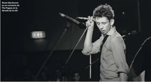  ??  ?? Shane MacGowan en un concierto de The Pogues en la década de los 80.