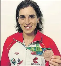  ?? FOTOS: EFE ?? Saúl Craviotto, Lidia Valentín y Maialen Chourraut. Los medallista­s olímpicos fueron distinguid­os con los Premios Nacionales del Deporte 2016. El piragüismo fue el gran protagonis­ta en la elección del Jurado en Madrid