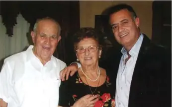  ??  ?? Michael DeGasperis with his parents. His father, Giovanni, helped Michael with the company in the early days.