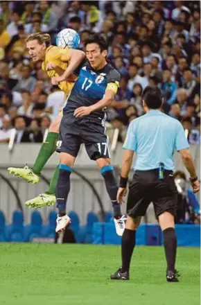  ?? AFP PIC ?? Australia’s Jackson Irvine (left) fights for the ball with Japan’s Makoto Hasebe in Saitama yesterday.