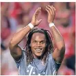  ?? FOTO: DPA ?? Renato Sanches applaudier­t dem Publikum nach seinem Tor.