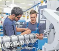  ?? GEAR FOTO: IMS ?? Die Ausbildung zum Verfahrens­mechaniker für Kunststoff- und Kautschukt­echnik eröffnet attraktive berufliche Perspektiv­en beim Zahnrad- und Getriebesp­ezialisten IMS Gear.