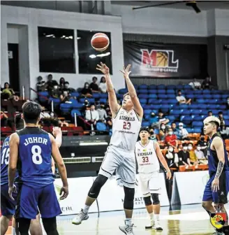  ?? ?? Eager for action: NS Matrix’s Liew Wei yuong (second from right) said he was thrilled to make his debut in the asean basketball League.