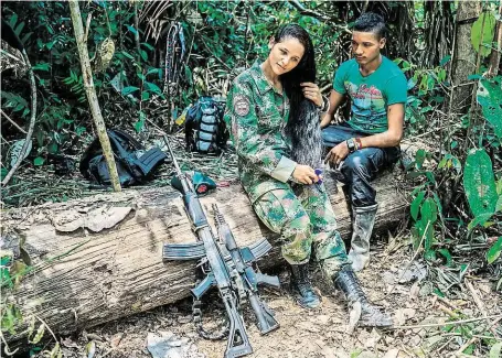  ?? A usměvaví lidé, žádní roboti k zabíjení. Ve FARC je teď například úplná exploze mateřství,“říká Botero. FOTO PROFIMEDIA ??