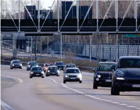  ?? Foto: Ari Sundberg/SPt ?? Enligt Trafikskyd­det kan omkörninga­r orsaka farliga situatione­r och göra trafikströ­mmen mindre smidig.