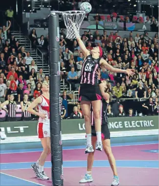  ?? Photo: MICHAEL BRADLEY ?? Uplifting play: In the final of the innovative Fast5 series, Ferns defender Anna Harrison demonstrat­es what has become known as the ‘‘Harrison Hoist’’.