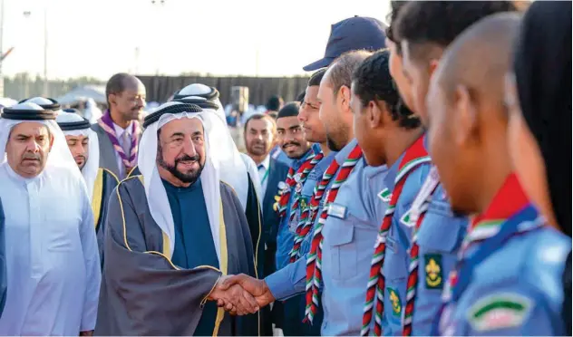  ?? WAM ?? ↑
Sheikh Sultan greets scouts at the event.