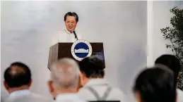  ?? CONTRIBUTE­D PHOTO ?? Federation of Filipino Chinese Chambers of Commerce and Industry Inc. President Cecilio Pedro delivers a speech in Malacañan Palace, reaffirmin­g the Filipino Chinese community’s support for Philippine economic developmen­t and social progress.