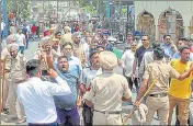  ?? ?? A clash broke out between followers of pro-Khalistani Sikh organisati­ons and Shiv Sena, in Patiala on Friday.
