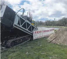  ?? FOTOS: BERTHOLD RUESS ?? Fünf Meter unterhalb der Sohle wird die Donau unterquert.