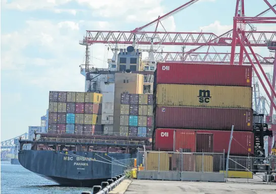  ?? REUTERS ?? A cargo ship is loaded with shipping containers in the Port of Montreal in Montreal.