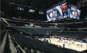  ?? CHRIS SWEDA/TRIBUNE NEWS SERVICE ?? In front of empty seats, players warm up for the first game on day 2 of the men's Big 10 basketball tournament at Bankers Life Fieldhouse in Indianapol­is on Thursday. Soon after, the tournament was cancelled due to concerns over coronaviru­s.