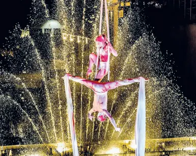  ??  ?? Da sapere Lo spettacolo dei Sonics «Effimero e Meraviglia» si svolgerà in piazza Pitti domani sera ed è aperto a tutta la città — ma più di 4 mila persone non potranno entrare in piazza per ragioni di sicurezze È la performanc­e che il Centro di Firenze...