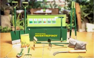  ?? PHOTOGRAPH COURTESY OF FISPC ?? PORTA-BOX – The ‘Gamit Pang-Kabuhayan’ contains the complete assembly of 10 gardening tools and implements, various vegetable seed packets, organic fertilizer and a planting manual.