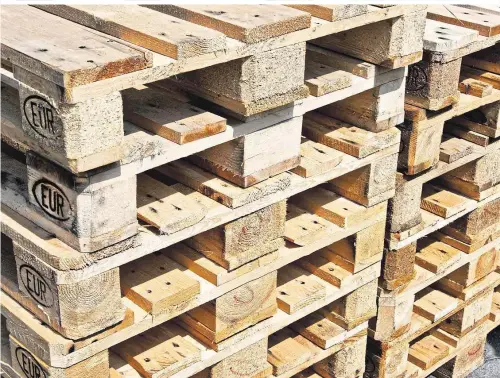  ?? ?? Gestiegene Holzpreise sind der Hauptgrund für den Preisansti­eg bei den für die Wirtschaft so wichtigen Paletten