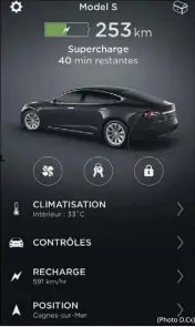 ?? (Photo D.Cx) ?? Depuis votre smartphone, vous pouvez régler la clim, gérer la charge et même...déplacer votre Tesla.