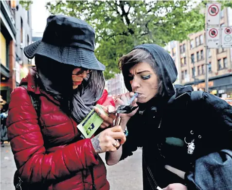  ?? ?? Shyan Willow, 27, left, and Kia Haim, 39, smoke fentanyl on East Hastings Street in Vancouver