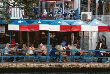  ?? Photos by Billy Calzada / Staff photograph­er ?? People dine Friday on the River Walk in San Antonio. The Centers for Disease Control published a study Friday saying that reopening indoor dining in restaurant­s led to upticks in COVID-19 cases and deaths.