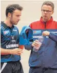  ?? FOTO: STROHMAIER ?? TTF-Trainer Dmitrij Mazunov (rechts) erwartet gegen Bergneusta­dt ein „nicht ganz einfaches“Spiel, in dem Simon Gauzy (links) möglicherw­eise die Chance auf eine Revanche gegen Benedikt Duda bekommt.