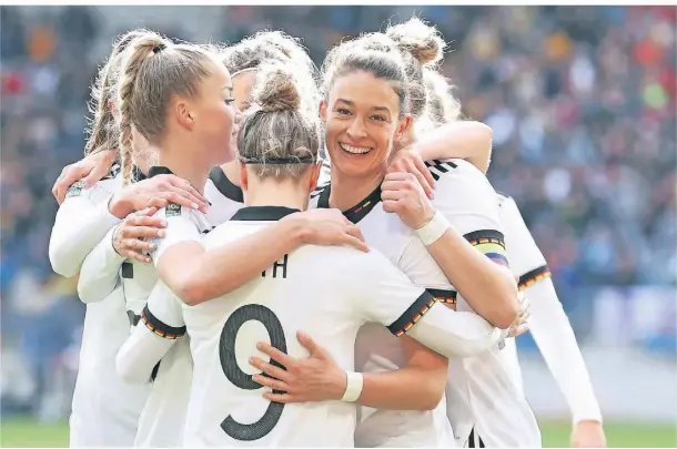  ?? FOTO: FRISO GENTSCH/DPA ?? Die WM im Frauenfußb­all findet im Sommer 2023 in Australien und Neuseeland statt. Dann wollen die Deutschen wieder jubeln.
