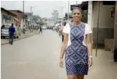  ??  ?? Laure, une « Afropéenne » à Abidjan.