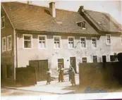 ?? Fotos: Demmler-Archiv ?? Das Anwesen in der Wertinger Schmiedgas­se – in Teilen steht das Gebäude noch heute.