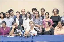  ??  ?? Familiares de “presas políticas” participar­on ayer en una rueda de prensa en Managua para denunciar la represión que, dicen, sufren las detenidas.
