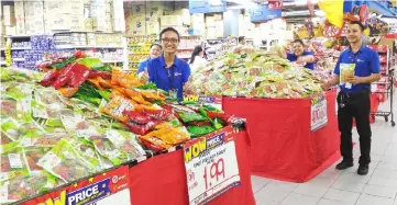  ??  ?? Emart Supermarke­t is now well-stocked with all the goodies for the Gawai Dayak and Hari Raya celebratio­ns.