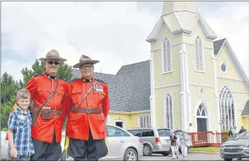  ?? DESIREE ANSTEY/JOURNAL PIONEER ?? RCMP Staff Sgt. Derrick Hewitt and his grandson, Zakkary, from left, join retired Corp. Ken Walker in front of the historic St. Anne’s Church.