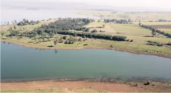  ??  ?? Midmar Dam is a stone’s throw away from a 34 hectares farm on offer from Ian Wyles Auctioneer­s.