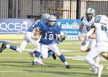  ?? JANETHERES­E PHOTOS/ SPECIALTOT­HE MORNING CALL ?? Quakertown’s Brady Williams makes a move against Pennridge’s defense Thursday at Alumni Field in Quakertown.