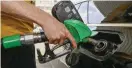  ?? FOTO: MARKKU ULANDER/LEHTIKUVA ?? ◼ Den allt dyrare bensinen drev upp inflatione­n som i maj enligt preliminär­a siffror var 7 procent.