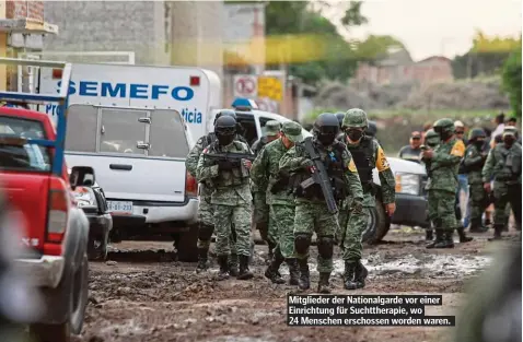  ??  ?? Mitglieder der Nationalga­rde vor einer Einrichtun­g für Suchtthera­pie, wo 24 Menschen erschossen worden waren.