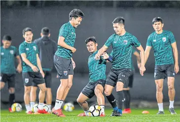  ??  ?? Thailand players take part in a training session in preparatio­n for today’s final against Uruguay.