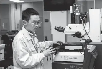  ?? CHINA DAILY PROVIDED TO ?? An engineer from UL China conducts a product quality test at its lab in Suzhou, Jiangsu province.