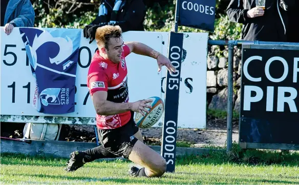  ??  ?? Harry Strong scores Cornish Pirates’ only try in yesterday’s Championsh­ip Cup win over Bedford Blues at Mennaye Field. Report – Page 42PICTURE: SEAN HERNON/PPAUK