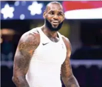  ?? AP ?? LeBron James no formuló declaracio­nes a la prensa tras el entrenamie­nto el miércoles.