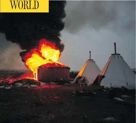  ?? STEPHEN YANG / GETTY IMAGES ?? Campers set structures ablaze ahead of the U.S. Army Corps of Engineers’ deadline Wednesday to leave the protest camp in Cannon Ball, N.D. Activists and protesters have occupied the Standing Rock Sioux reservatio­n for months in opposition to the Dakota...