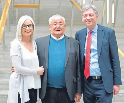  ?? Picture: Ken Jack ?? Scottish Labour leader Richard Leonard with David Ramsay Sr and Gillian Murray.