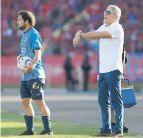  ?? ?? Reclamos. El técnico Octavio Zambrano fue muy duro con el arbitraje.