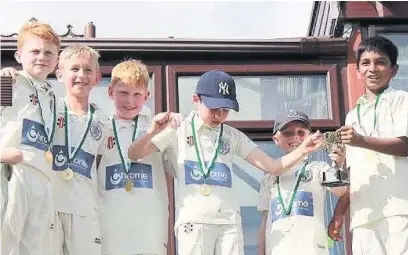  ??  ?? ●● Macclesfie­ld under 9s Blues celebrate their win at the Hyde Tournament