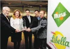  ??  ?? Freude über den Libella Quality Award“in Gold (von links): Ekkehard Freund, Ulrike Freund, Marcel Kohler, Alexander Maier und Stephan Verdi.