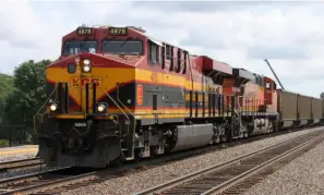  ?? Trains: David Lassen ?? Kansas City Southern and BNSF Railway locomotive­s pull a freight on BNSF trackage at Hinsdale, Ill., on July 2, 2021. The Surface Transporta­tion Board says “no” to future Class I railroad mergers.