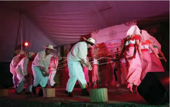  ?? JORGE SÁNCHEZ ?? El Ballet Folklórico de Pachuca interpretó algunas canciones tradiciona­les de la entidad.