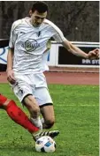  ?? Foto: Schöllhorn ?? Florian Heiß erzielte den Ehrentreff­er für den TSV Schwaben, doch das änderte nichts an der 1:4 Niederlage gegen Kirch anschöring.