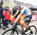  ?? DANIEL DAL ZENNARO/EPA-EFE ?? MELELAHKAN: Pembalap Team Sky Chris Froome saat finis etape 9 Giro d’Italia sejauh 225 km dari Pesco Sannita ke Gran Sasso (13/5).