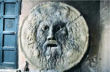  ??  ?? La Bocca della Verità en Santa Maria in Cosmedin, en Roma